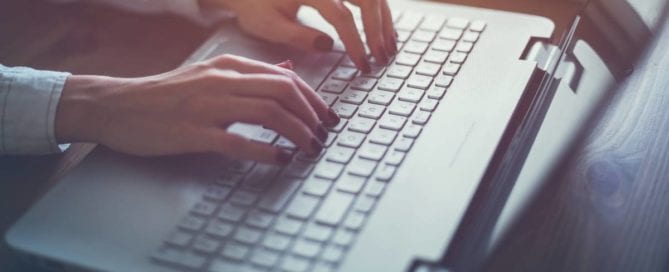 An image of someone searching on the computer.