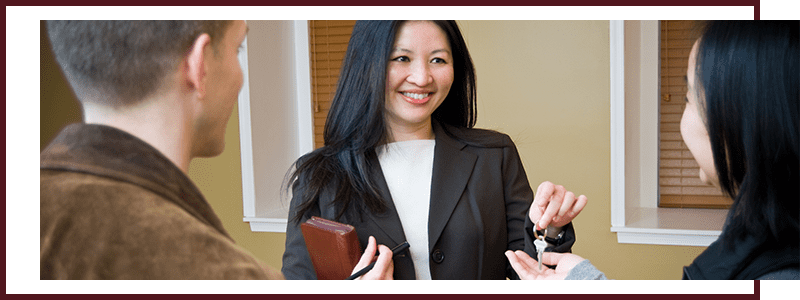 realtor handing over keys