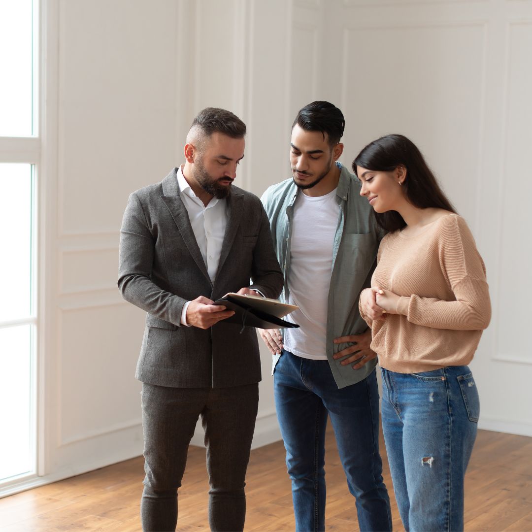 agent showing the lease agreement to future tenets
